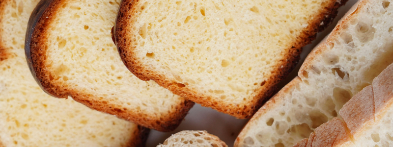 Kitchen Hack: Keep Brown Sugar Soft with a Slice of Bread 🍞🤎